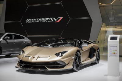Lamborghini представила два новых гиперкара