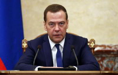 Премьер Дмитрий Медведев потребовал от губернаторов своевременной работы по нацпроектам