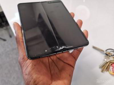 Названа причина поломки складных смартфонов Samsung Galaxy Fold (9 фото)