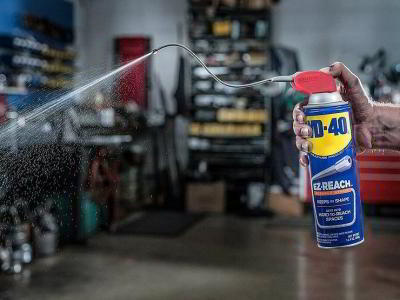 Как с помощью легендарной WD-40 убрать легкие царапины на кузове авто