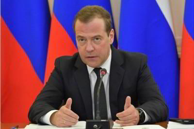 Премьер Дмитрий Медведев поручил Минэкономразвития искать новые решения для повышения инвестиционной активности 