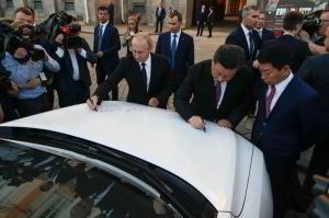 Путин официально открыл дорогу в Россию китайскому автопрому, и смотрит на американский