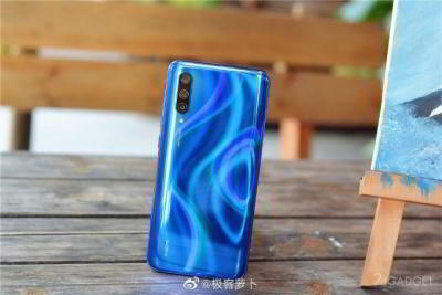 Xiaomi CC9 и CC9e  — молодёжные камерофоны с NFC от $190 (9 фото)