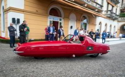 Двухколёсный автомобиль 1967 года успешно проехал по улицам города (14 фото + видео)