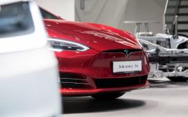 Минпромторг объяснил отсутствие Tesla и Bugatti в списке дорогих авто