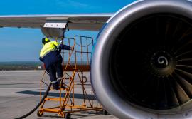 Минэнерго проверит случаи заправки самолетов грязным авиатопливом