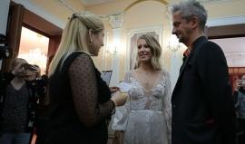 Собчак и Богомолов в церкви: молодожёны поменяли свадебные наряды