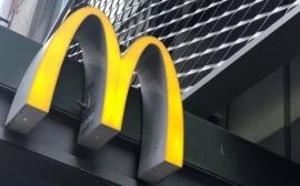 McDonald’s назначила уволенному за роман гендиректору выходное пособие