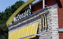 McDonald’s назначила уволенному за роман гендиректору выходное пособие