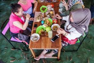 Индонезийский ресторан предлагает рыбный пилинг во время трапезы