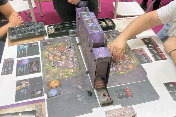 &laquo;Шёпот за стеной&raquo; &ndash; яркая современная настольная игра