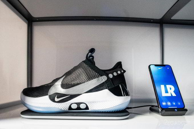 Nike выпустила новые &laquo;умные&raquo; кроссовки с автошнуровкой за $350 (7 фото + видео)